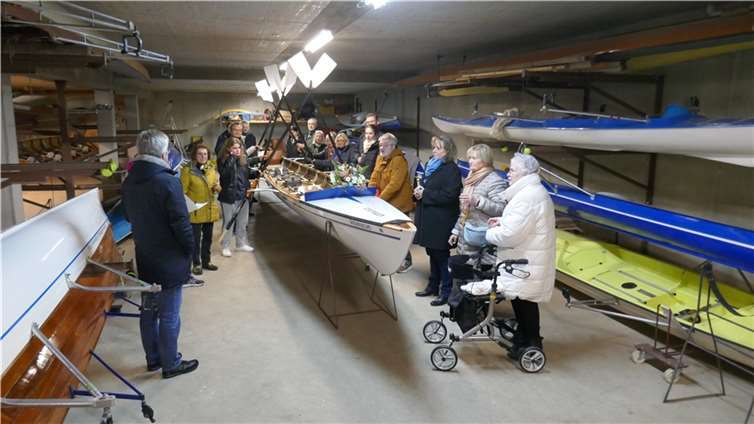 Ein neues Ruderboot, ein Dreier mit Steuermann, der auch als Vierer ohne Steuermann genutzt werden kann, wurde am Samstag, den 2. Dezember, feierlich auf den Namen „ANTUNNACUM“ getauft. Foto: privat