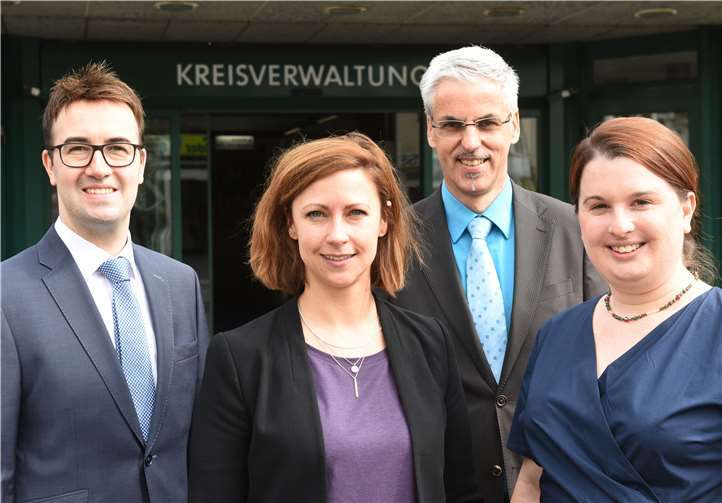 Ein neues Team für die Pressearbeit der Kreisverwaltung (v. l.): Tino Hackenbruch (Leiter der Abteilung Wirtschaftsförderung und Öffentlichkeitsarbeit), Sharon Beatty, Erich Seul (Fachbereichsleiter I) und Lisa Bergmann.  Kreisverwaltung Ahrweiler