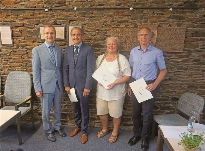 Ein neues Team unterstützt Bürgermeister Andreas Geron (l.): Hans-Werner Adams, Claudia Thelen und Roland Janik. Foto: ROB