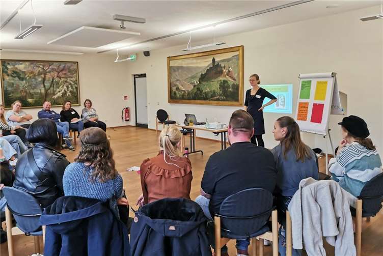 Ein oft unterschätzter und doch so wichtiger Teil der jährlichen Konferenzen ist aber vor allem der Austausch mit- und untereinander. Foto: Kreisverwaltung Cochem-Zell