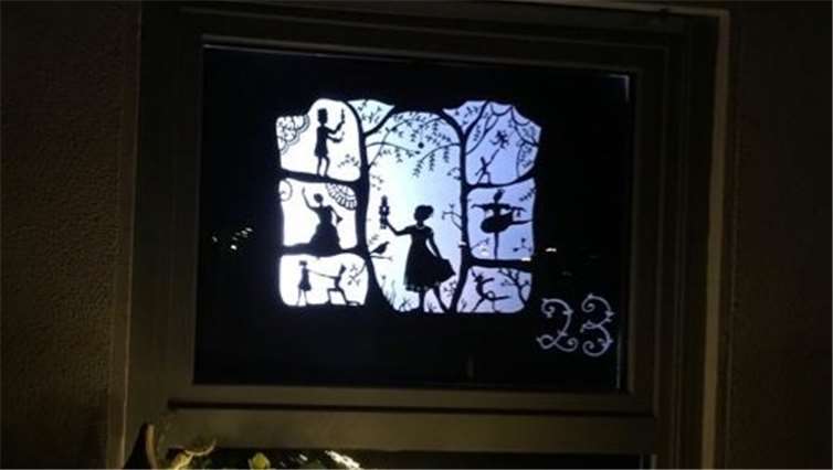 Ein orientalisch anmutender Scherenschnitt.