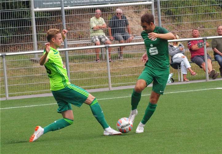 Mülheim-Kärlich triumphiert in Kottenheim Ein packendes Finale lieferten sich die SG Mendig/Bell (hier links mit Niklas Heinemann) und der Ligakonkurrent aus Mülheim-Kärlich.