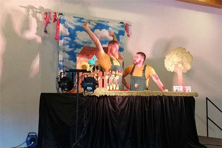 Ein professionellles Hygienekonzept ermöglichte zwei Vorstellungen im „Haus an den Buchen“. Fotos: U. Puderbach