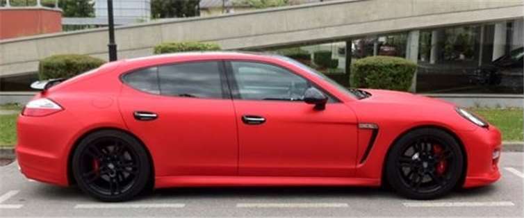 Ein roter Porsche Panamera wurde entwendet. Foto: PIB