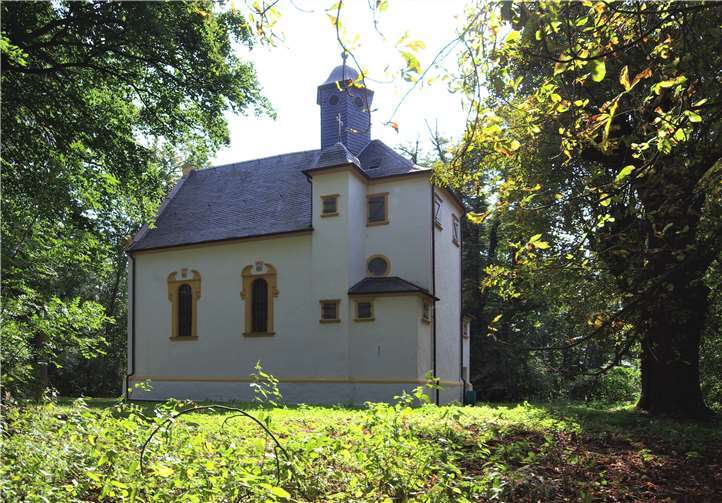 Ein ruhiger und beschaulicher Ort, der zum Nachdenken anregt: In den letzten Wochen kommen besonders viele Besucher auf den Karmelenberg zur Marienkapelle. Foto: privat