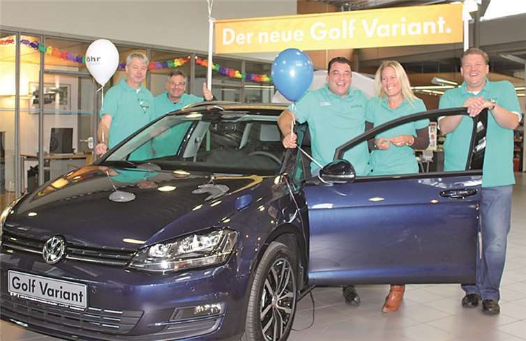 Ein rundum gelungenes Fest: Am Samstag feierte das Autohaus Löhr in Bad Neuenahr-Ahrweiler mit zahlreichen Gästen das große Volkswagenfest. Dabei debütierte ein neues Mitglied der Golf-Familie: nämlich der neue Golf Variant.RERE