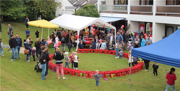Ein rundum gelungenes Fest feierten die Familien, Mitarbeiter und Ehrengäste anlässlich des Jubiläums. Fotos: privat