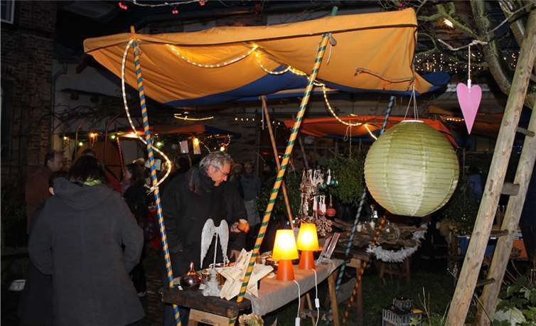 Ein schnuckeliger und gemütlicher Weihnachtsmarkt wurde den Besuchern in Gappenach geboten. LP