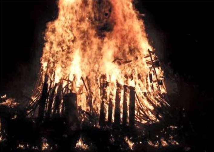 Ein schön brennendes und auch sicheres Martinsfeuer ist eine Augenweide.Foto: Pressestelle der Kreisverwaltung