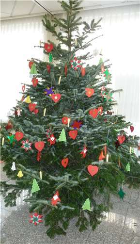 Ein schön geschmückter Baum.