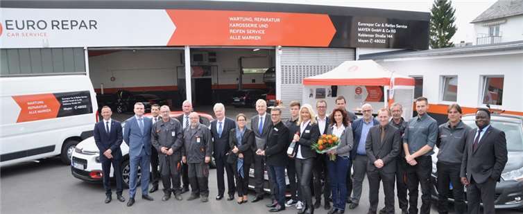 Ein schöner Eröffnungstag mit vielen Gratulanten