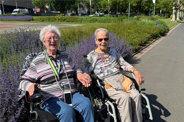 Ein schöner Spaziergang am Vormittag mit zwei Bewohnerinnen aus unserer Einrichtung sowie zwei Ehrenamtliche, die diesen Ausflug möglich gemacht haben.