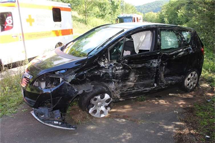 Ein schwerer Unfall ereignete sich auf der B9. Foto: Polizei Koblenz