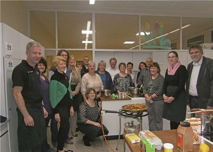 Ein spanisches Menü bereiteten die Mitarbeiter der KVHS für die Glücklichen des Gewinnspiels zu.privat