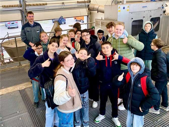 Ein spannender und lehrreicher Tag führte die Klasse 6d der Geschwister-Scholl Realschule plus zur städtischen Kläranlage in Andernach. Foto: privat