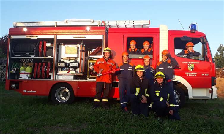 Ein spannendes und voller Action gepacktes Wochenende erlebten die Mitglieder der Jugendfeuerwehr bei ihrem Berufsfeuerwehrtag. Foto: privat