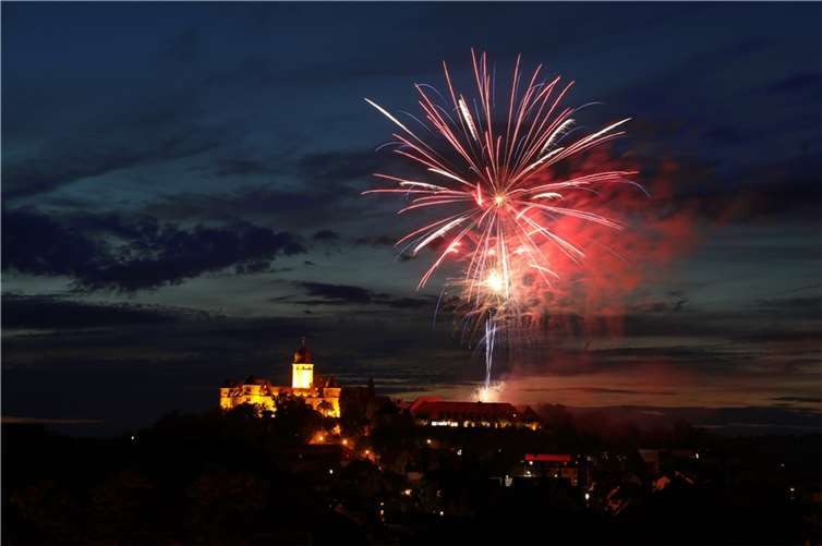Ein spektakuläres Feuerwerk über dem Schlossberg setzte den Schlusspunkt der Feierlichkeiten.