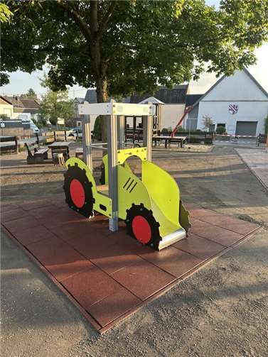 Ein speziell für Kleinkinder geeigneter Spieltraktor wurde installiert.