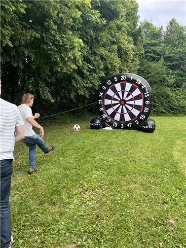 Ein sportlicher Höhepunkt war das Fußballdart-Turnier.