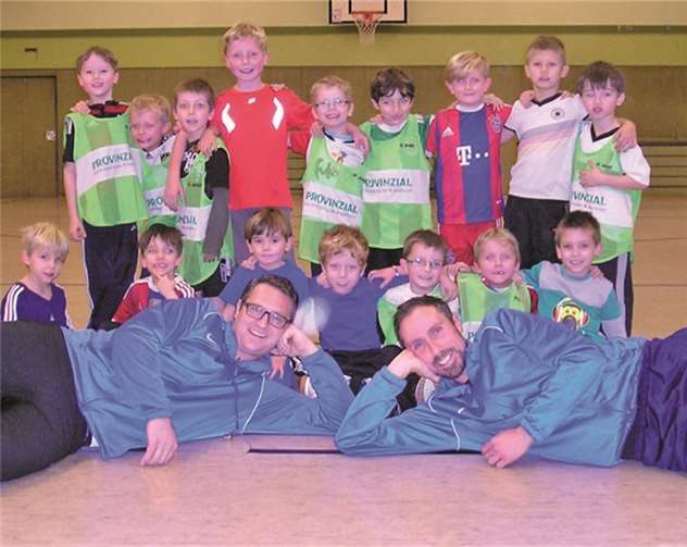 Ein starker Auftritt bescherten den Bambinis des SV Blau Weiß 1911 Sayn um das Trainergespann Christian Knöll und Markus Zissel den Sieg im Nachwuchsturnier in Mülheim-Kärlich. privat