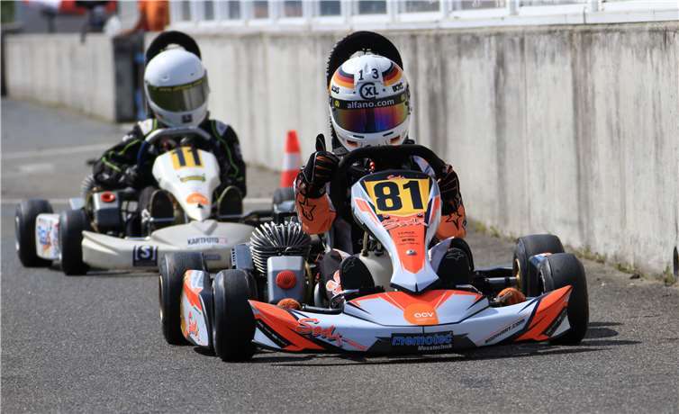 Ein starker Verfolger ist ihm auf den Fersen, dochEnrico Förderer lässt sich seine Position nicht streitig machen.
