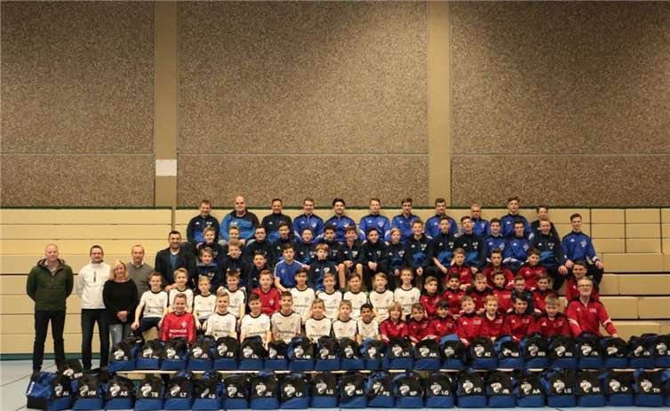 Ein starkes Bild der JSG Bad Bodendorf/Westum/Löhndorf mit den Sponsoren Jörg Hemmer, Guido Lenzen und Andreas Ziegler.Privat