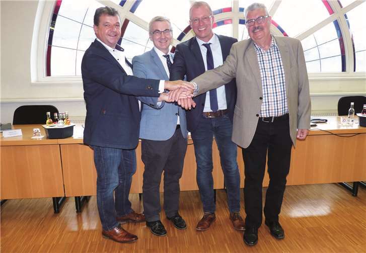 Ein starkes Team: Von rechts: Stadtbürgermeister Hans Peter Ammel (1. stellvertretender Verbandsvorsteher); VG-Bürgermeister Jörg Lempertz (Verbandsvorsteher); Landrat Dr. Alexander Saftig (2. stellvertretender Verbandsvorsteher) und der Krufter Ortsbürgermeister Walter Kill (3. stellvertretender Verbandsvorsteher. Foto: FRE