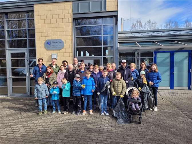 Ein Kleinlastwagen voll achtlos entsorgtem Müll Ein starkes Team mit Begeisterung am Start für die Natur. Foto: privat