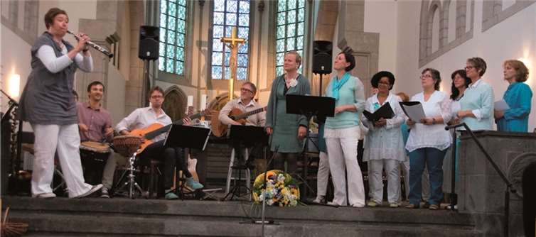 Ein stimmgewaltiges Benefizkonzert bot der Frauenchor „Via Nova“ gemeinsam mit dem Ensemble „Amaryllis“ und dem Pianisten Harald Meyer in der Koblenzer Florinskirche.privat