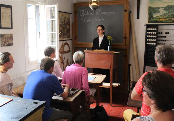 Ein strenges Regiment führte Lehrerin Martina Rohfleisch im Schulzimmer anno dazumal. DL