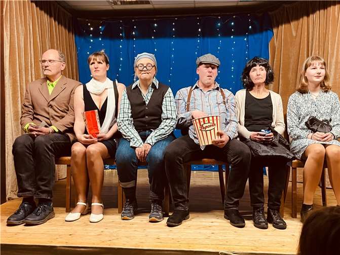 Ein stummer Kinobesuch mit merkwürdigen Charakteren begeisterte das Publikum.  Foto: privat