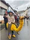 Ein super Hingucker war Markus aus Kiel mit seinem großen, gelben Vogel beim Kar...