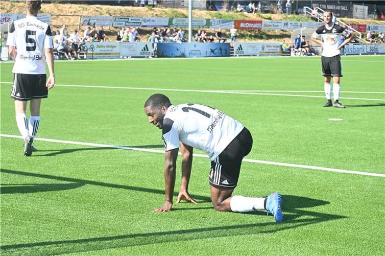 Ein symbolisches Bild: Brice Braquin von der SG Eintracht Mendig/Bell am Boden.  Foto: SK