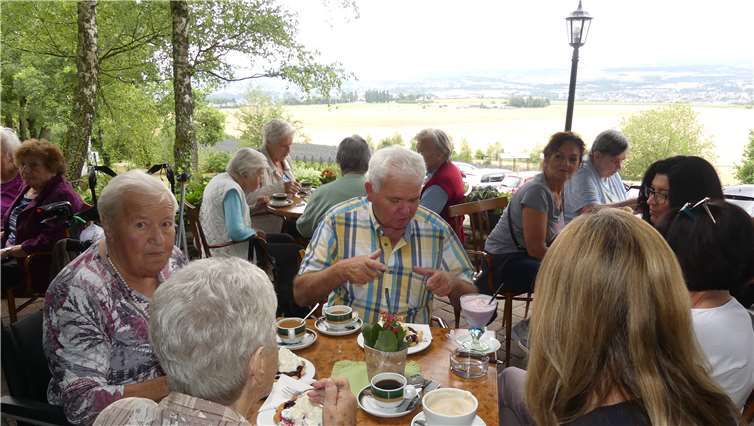Ein toller Nachmittag für die Senioren der Villa Romantica in der Brombeerschenke in Leutesdorf. Foto: privat