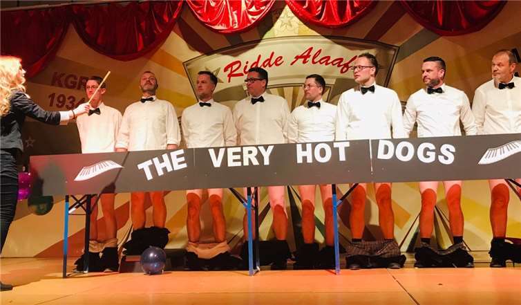 Ein toller Sketch von den Männern des Vorstands der KG Rieden! V. li.: Sven Reuter, Jörg Hinz, Martin Kranz, Lucas Brust, Tobias Hackenbruch, Manuel Doll, Jean Rausch, Thorsten Durben. Einstudiert von Lena Kraus ganz links.