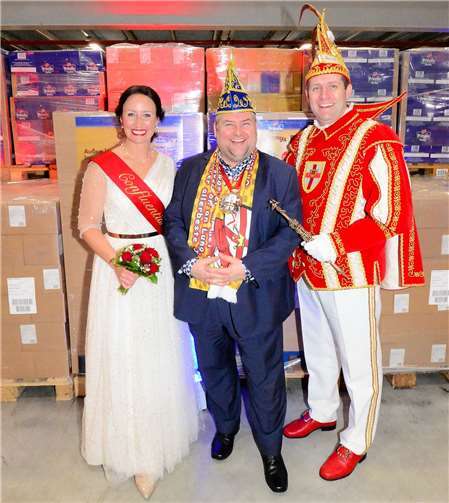 Ein toller Termin für Prinz Marco & Confluentia Kim, als sie von Peter Gries (Griesson – de Beukelaer) das Wurfgebäck entgegen nahmen.