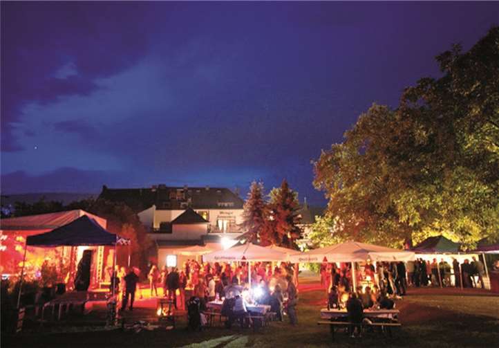 Ein tolles Ambiente auf dem Gelände des Weinguts Sonnenberg lädt zum Verweilen ein. privat