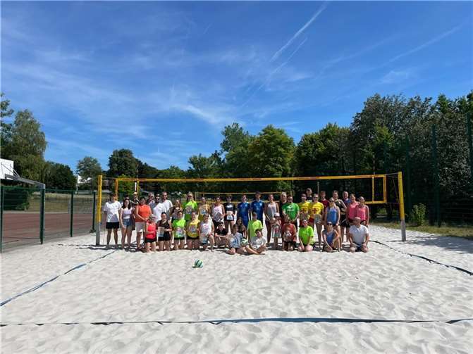 Ein tolles Beachvolleyballturnier lieferten sich die 18 Teams.  Foto: privat