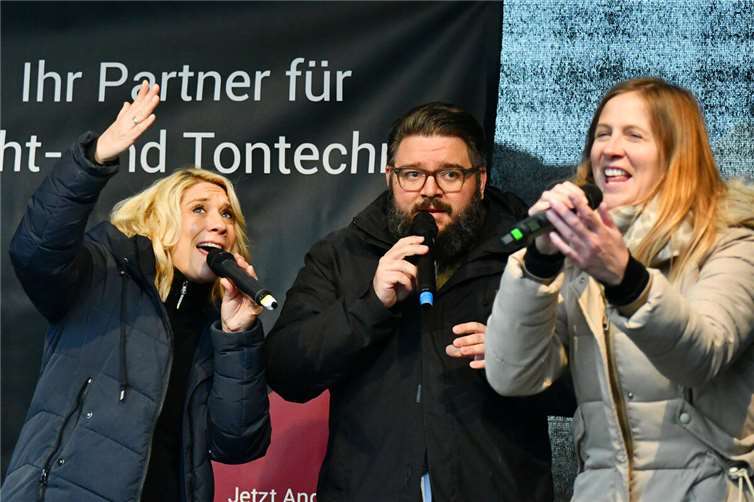 Ein tolles Bühnenprogramm rundete den Weinherbst ab.  Foto: RASCH