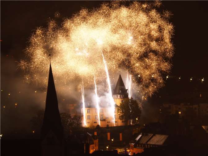 Ein tolles Feuerwerk, von Experten gezündet, beendete den 617. Lukasmarkt in Mayen.  Fotos: BS