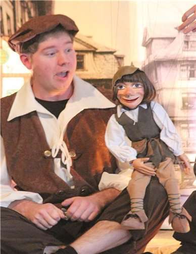 Ein tolles Puppentheater erwartet die Kids.privat