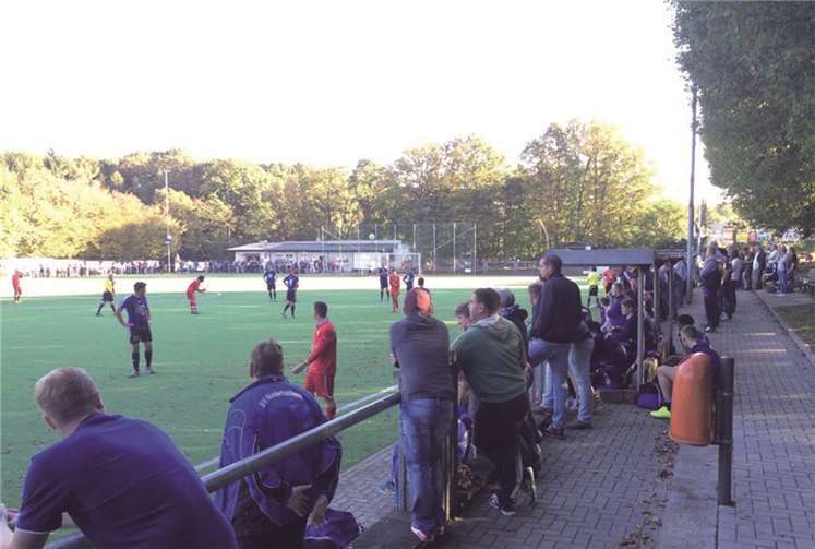 Ein überaus spannendes Derby erlebten die rund 450 Zuschauer im Wachtberger Waldstadion. privat