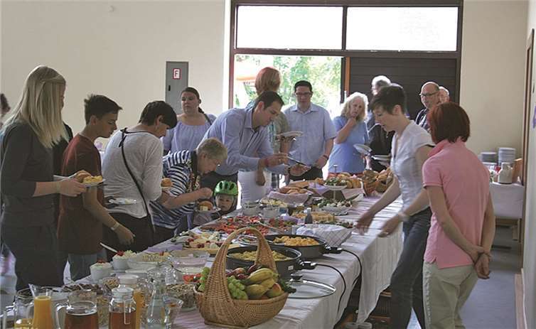 Ein umfangreiches Frühstücksbüffet wartete auf die Besucher anlässlich des 10-jährigen Bestehens.WK