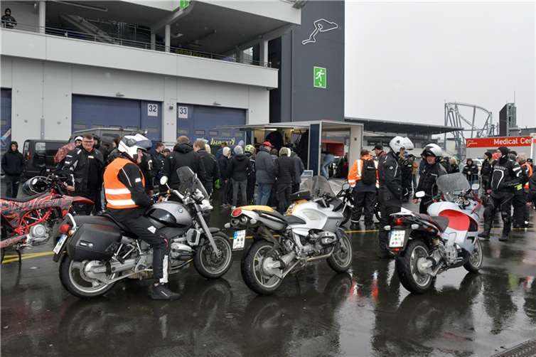 Ein umfangreiches Informations- und Showprogramm sorgte im Fahrerlager für Kurzweil bei den Besuchern.