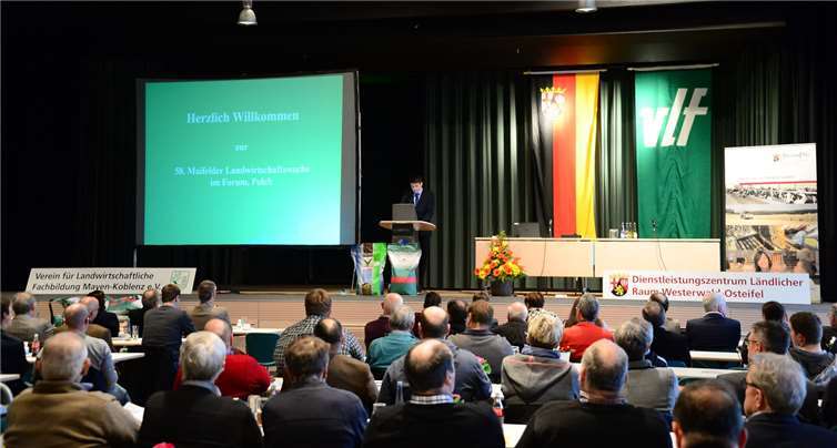 Ein umfangreiches Programm zog wieder viele interessierte Besucher aus der weiten Region in die Halle zur Maifelder Landwirtschaftswoche. Fotos: US