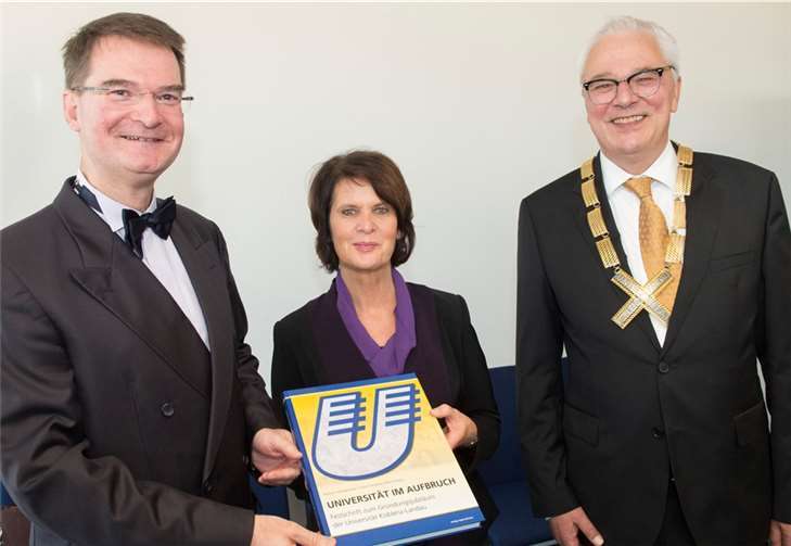 Ein umfassende Darstellung der 25-jährigen Geschichte der Universität Koblenz-Landau beinhaltet die 280 Seiten starke Festschrift, die nun erschienen ist. P. Pulkowski