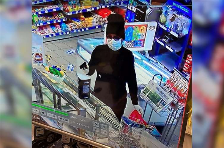 Ein unbekannter Täter hat die Tankstelle in Anhausen überfallen. Foto: © Polizei RLP