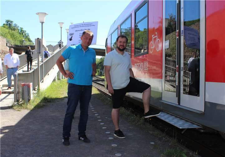 Ein- und Ausstieg sind viel zu hoch, sind sich Daniel Köbler und Christoph Scheuer (re.) einig. Fotos: WITE