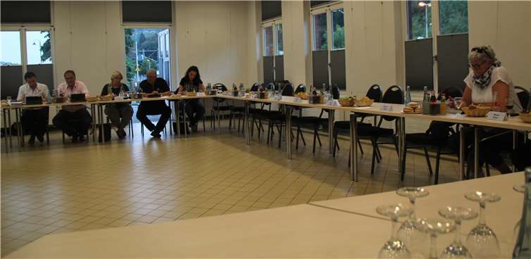 Ein ungewohntes Bild in der Stadtratssitzung: Leere Stühle bei der SPD- Fraktion. Fotos: kmi