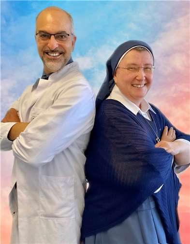 Ein ungleiches Duo: Schwester Teresa Zukic und Professor Dr. med. Jalid Sehouli sind mit ihrem Werk „Himmel im Mund“ in Lantershofen zu erleben.  Foto: privat